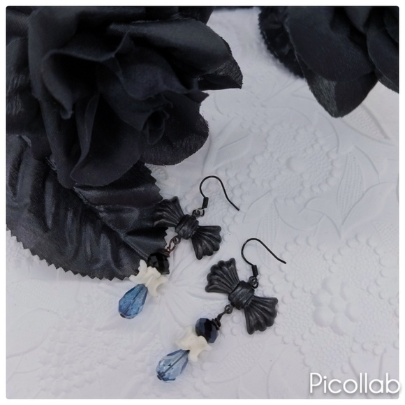 True Blue Gothic Python Vertebrae Earrings - Picture 3 of 5